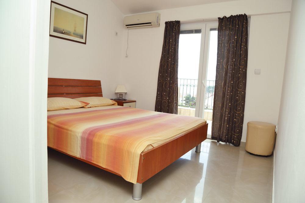 Apartmani Irena Petrovac na moru Exterior foto